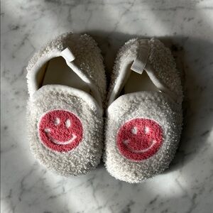 Kids Plush White Slip-On Slippers with Pink Smiley - Unbranded